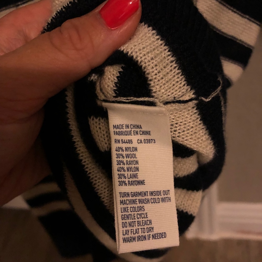 New American Eagle Sweater - Picture 4 of 7